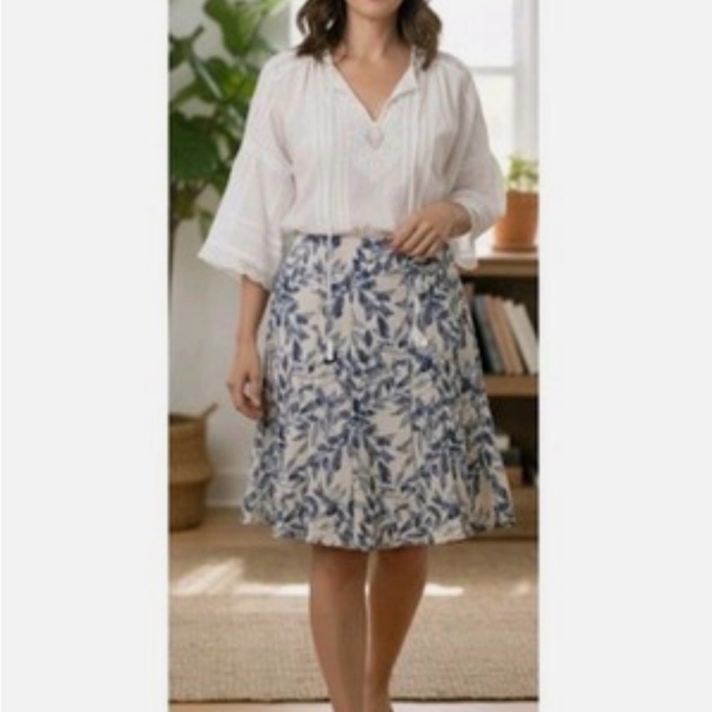 Silk lined linen Ann Taylor Blue & Cream Floral A-Line Skirt